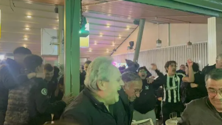 Έκρηξη χαράς στο Ηράκλειο μετά την νίκη του ΟΦΗ, ξεχύθηκαν στους δρόμους οι Κρητικοί, δείτε βίντεο και φωτογραφίες