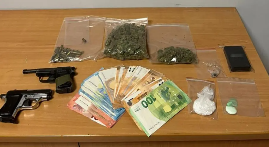 Σύλληψη 24χρονου για ναρκωτικά και όπλα στα Χανιά