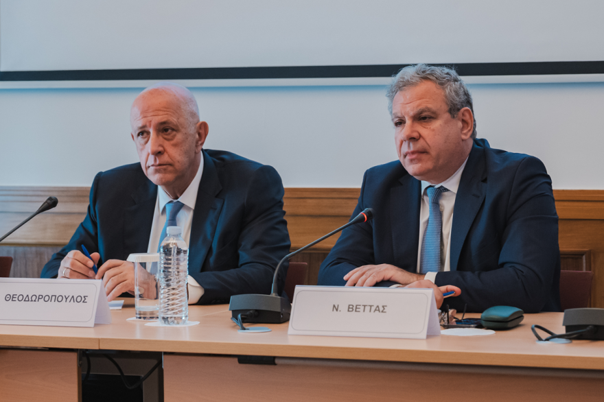 Θεοδωρόπουλος: «Το μοντέλο ανάπτυξης της τελευταίας περιόδου εξαντλείται» – Το στοίχημα της παραγωγικότητας, οι μισθοί και η AI