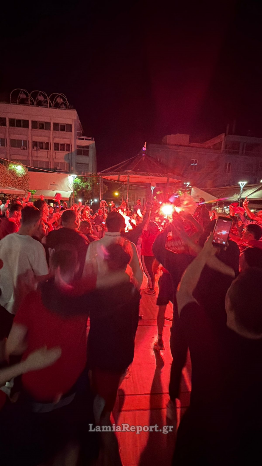 Από τη Λαμία μέχρι την Πάτρα κι από τη Σάμο έως το Ηράκλειο: «Πάρτι» σε όλη την Ελλάδα για την κατάκτηση της Euroleague από τον Ολυμπιακό, βίντεο και φωτογραφίες