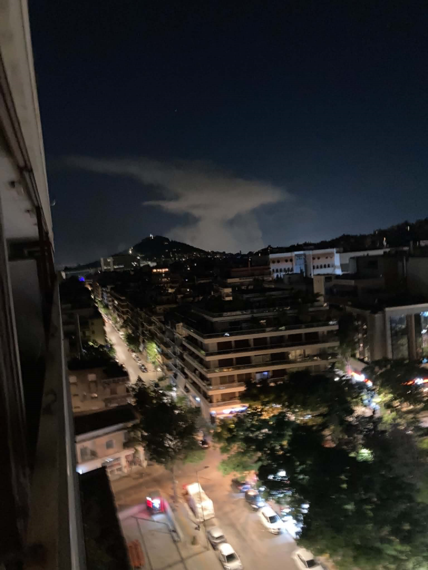 Πυρκαγιά σε χώρο εμπορίου στο κέντρο της Αθήνας, δεν κινδυνεύουν παρακείμενα κτίρια ή επιχειρήσεις