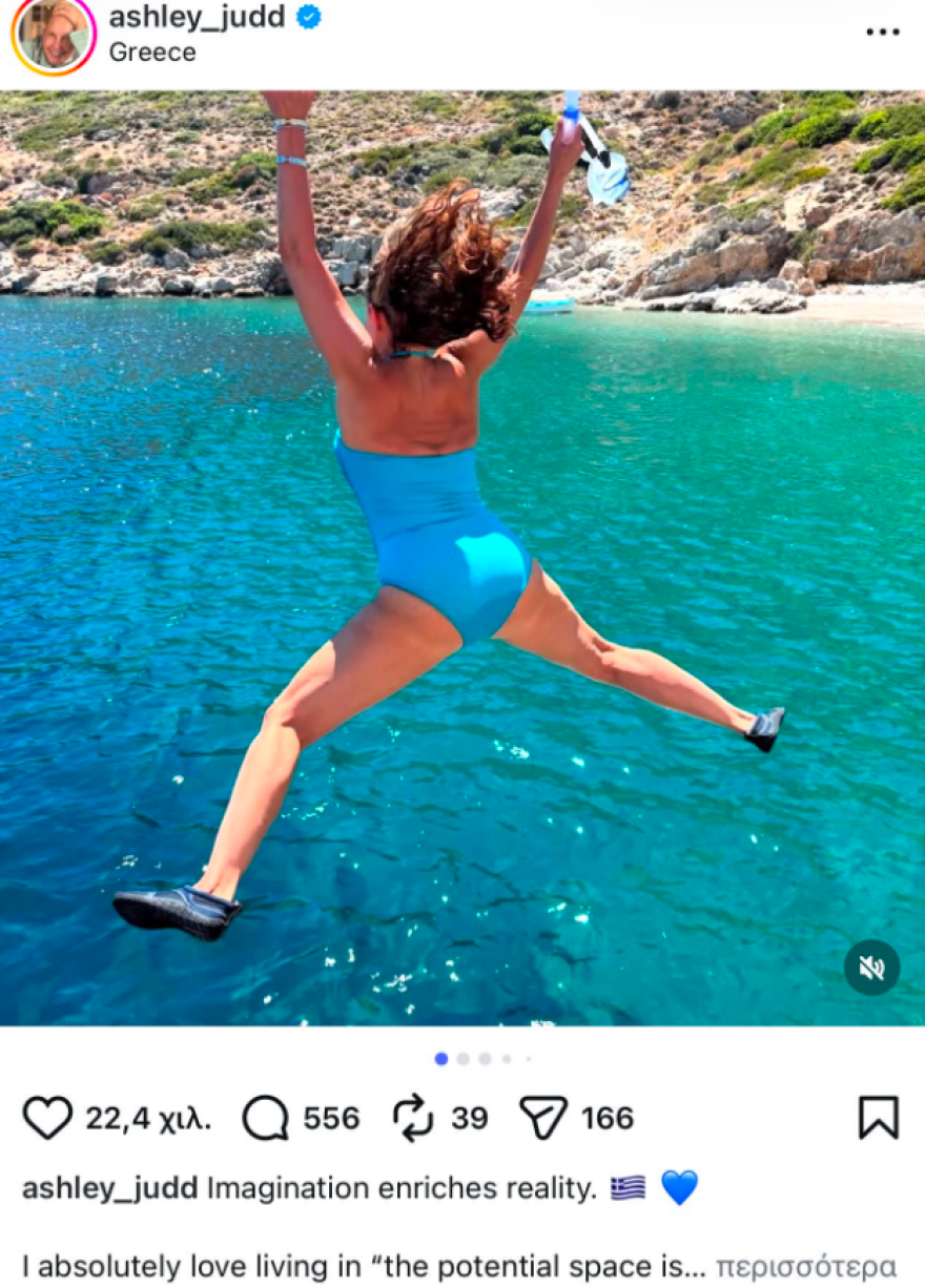 Η Άσλεϊ Τζαντ κάνει διακοπές στην Ελλάδα: Δείτε βίντεο με τις βουτιές της στη θάλασσα