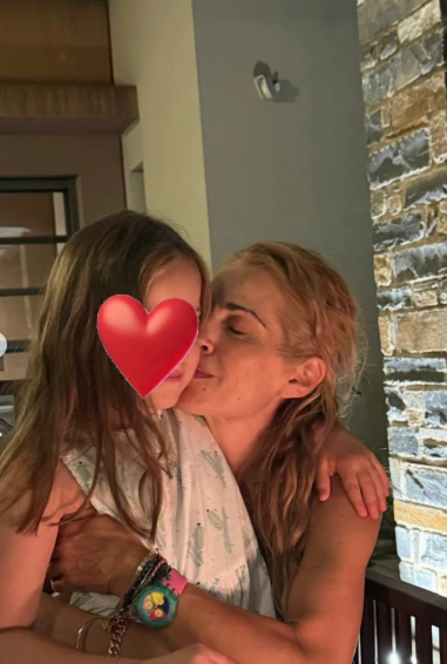 Τζένη Μπότση για τα γενέθλιά της: «Υποδέχομαι το 54ο έτος της ζωής μου χωρίς φίλτρα και χωρίς ντροπή», η έκπληξη που της έκαναν