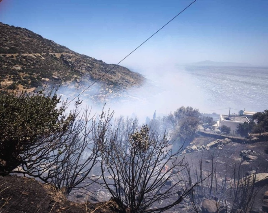 Φωτιά στην Άνδρο, νέο 112 για εκκένωση του Κόλυμπου