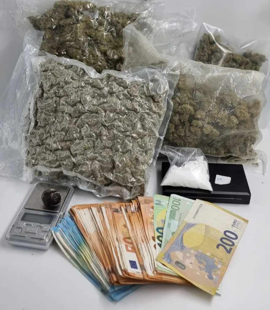 Δύο συλλήψεις για διακίνηση ναρκωτικών στην Κέρκυρα 2 Δύο συλλήψεις για διακίνηση ναρκωτικών στην Κέρκυρα, κατασχέθηκαν ναρκωτικά και μετρητά