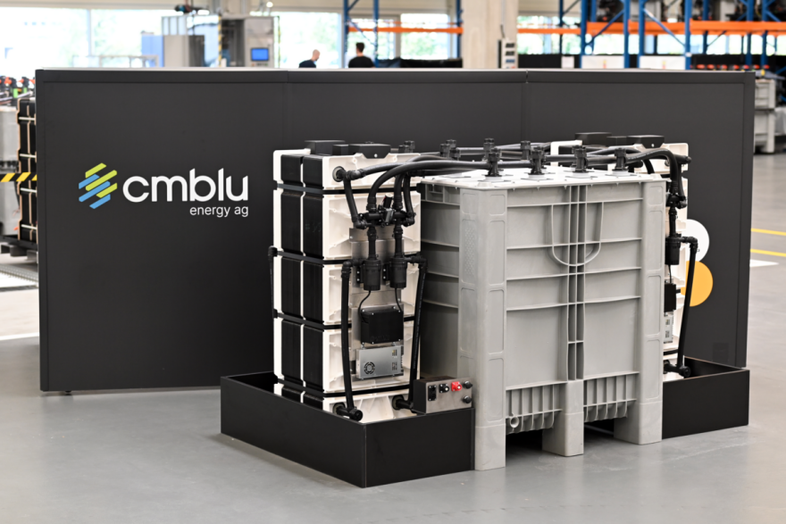 CMBLU Energy: Πράσινο φως για τη μονάδα κατασκευής μπαταριών μεγάλης διάρκειας χωρίς λίθιο στη Θεσσαλονίκη