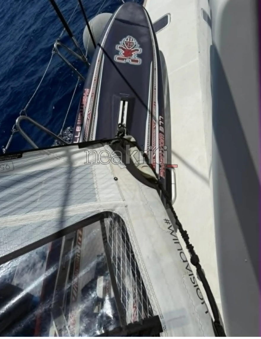 Αγωνία για τον 67χρονο windsurfer που αγνοείται στο Ηράκλειο της Κρήτης, βρέθηκε η σανίδα του, δείτε βίντεο
