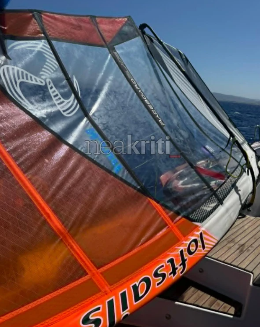 Αγωνία για τον 67χρονο windsurfer που αγνοείται στο Ηράκλειο της Κρήτης, βρέθηκε η σανίδα του, δείτε βίντεο