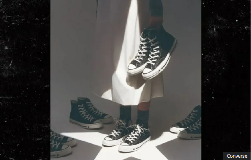 Η Converse απέσυρε διαφήμιση μετά από αντιδράσεις για εικόνα που παρέπεμπε σε σύμβολα της Κου Κλουξ Κλαν